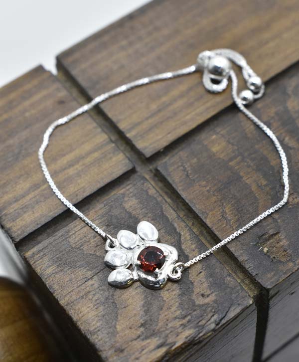 Garnet Paw