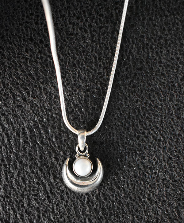 Pearl & Moon Pendant - Platear