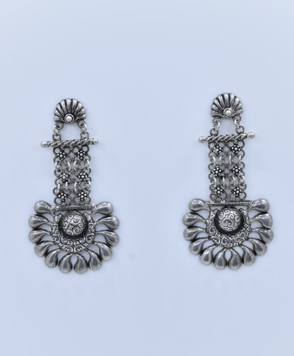 Erum Dangle Long Earrings & Tikka Set – Indiatrendshop