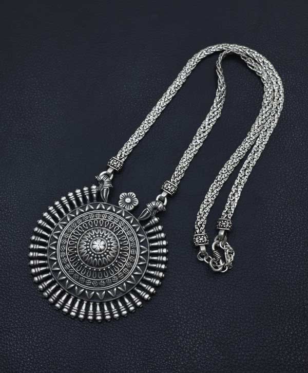 Round Shape Traditional Necklace - Platear