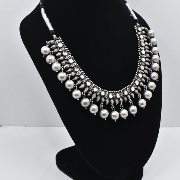 Traditional Design Necklace - Platear