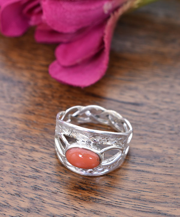 Vintage 14K Yellow Gold Statement Ring with Carnelian Agate Stone Cabochon  Cut and White Gold Accent for sale at Pamono