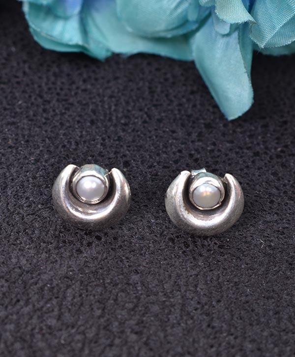 Stud Earrings - Girls Pearls | The Shop'n Glow