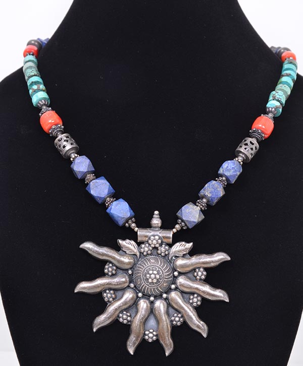 Rasvata Necklace