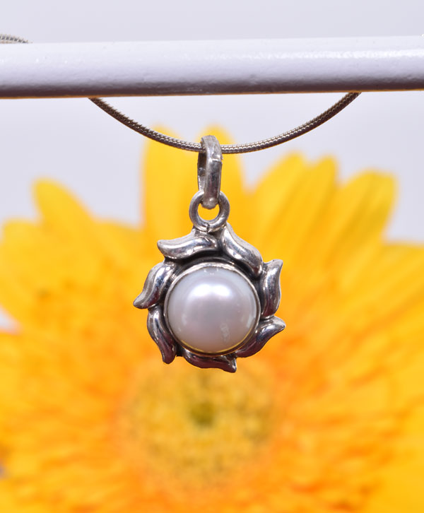 Pearl stone store pendant